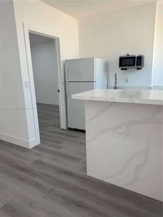 For Rent: $1,600 (1 beds, 1 baths, 1812 Square Feet)