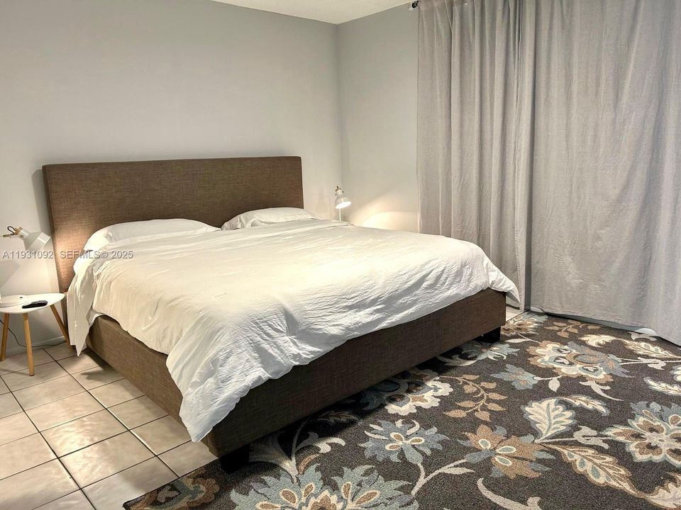 For Rent: $2,800 (1 beds, 1 baths, 760 Square Feet)