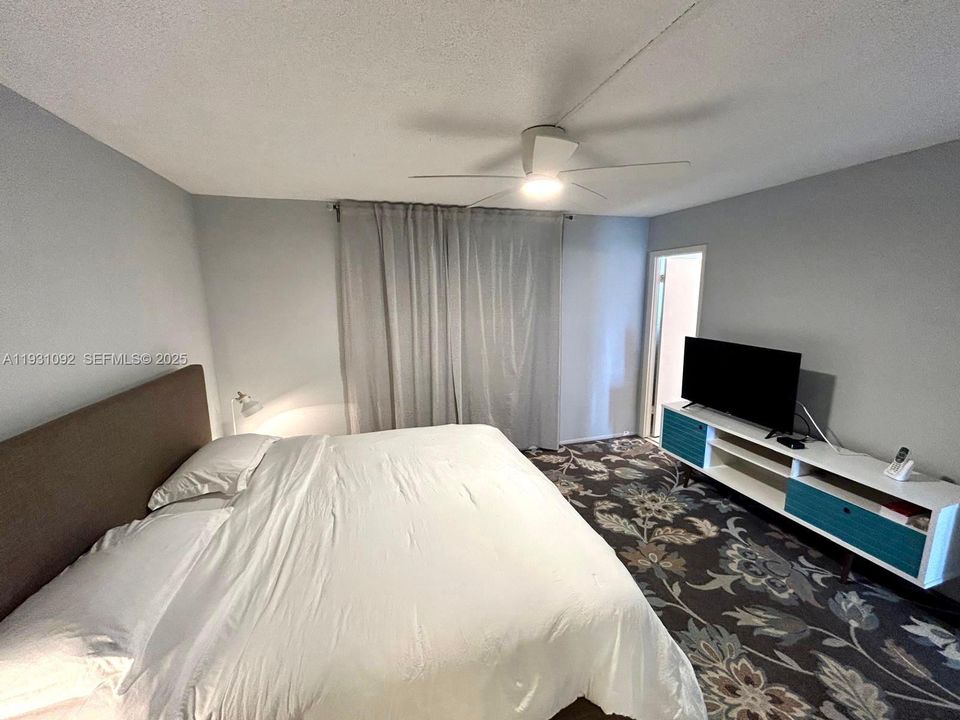 For Rent: $2,800 (1 beds, 1 baths, 760 Square Feet)