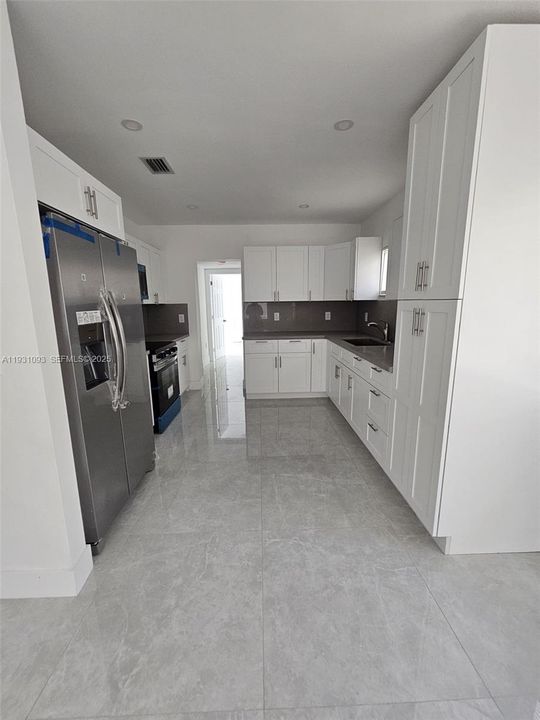 For Sale: $510,000 (3 beds, 2 baths, 594 Square Feet)