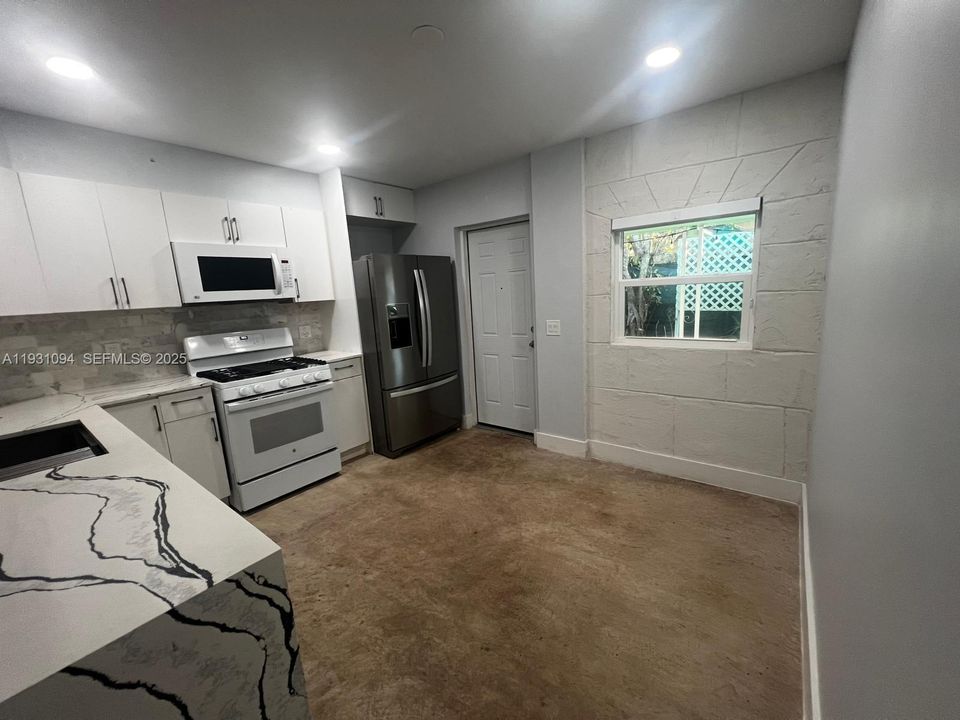 出租: $2,500 (2 贝兹, 1 浴室, 0 平方英尺)