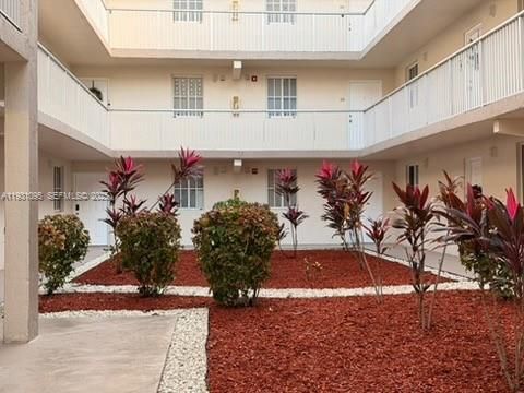 В аренду: $2,085 (2 спален, 2 ванн, 1004 Квадратных фут)