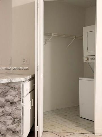 В аренду: $2,085 (2 спален, 2 ванн, 1004 Квадратных фут)