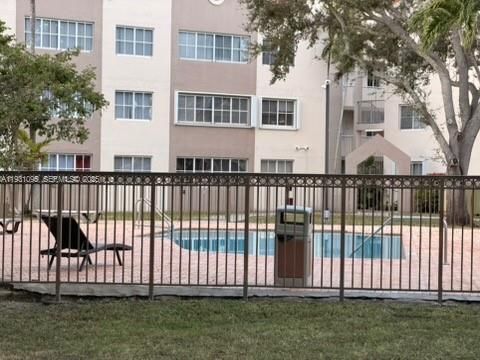 В аренду: $2,085 (2 спален, 2 ванн, 1004 Квадратных фут)