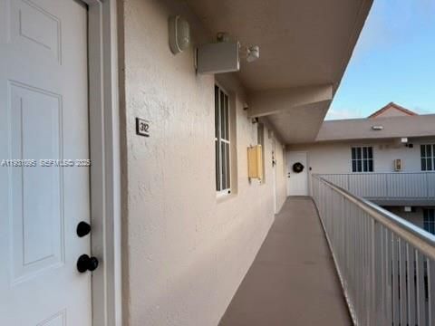 В аренду: $2,085 (2 спален, 2 ванн, 1004 Квадратных фут)