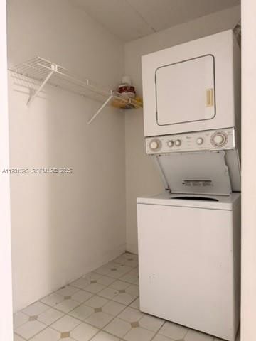 В аренду: $2,085 (2 спален, 2 ванн, 1004 Квадратных фут)