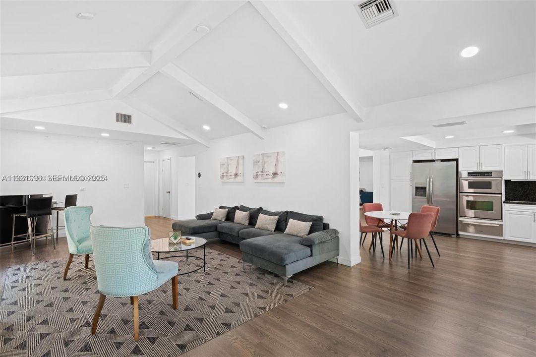 待售: $2,999,999 (5 贝兹, 3 浴室, 3828 平方英尺)