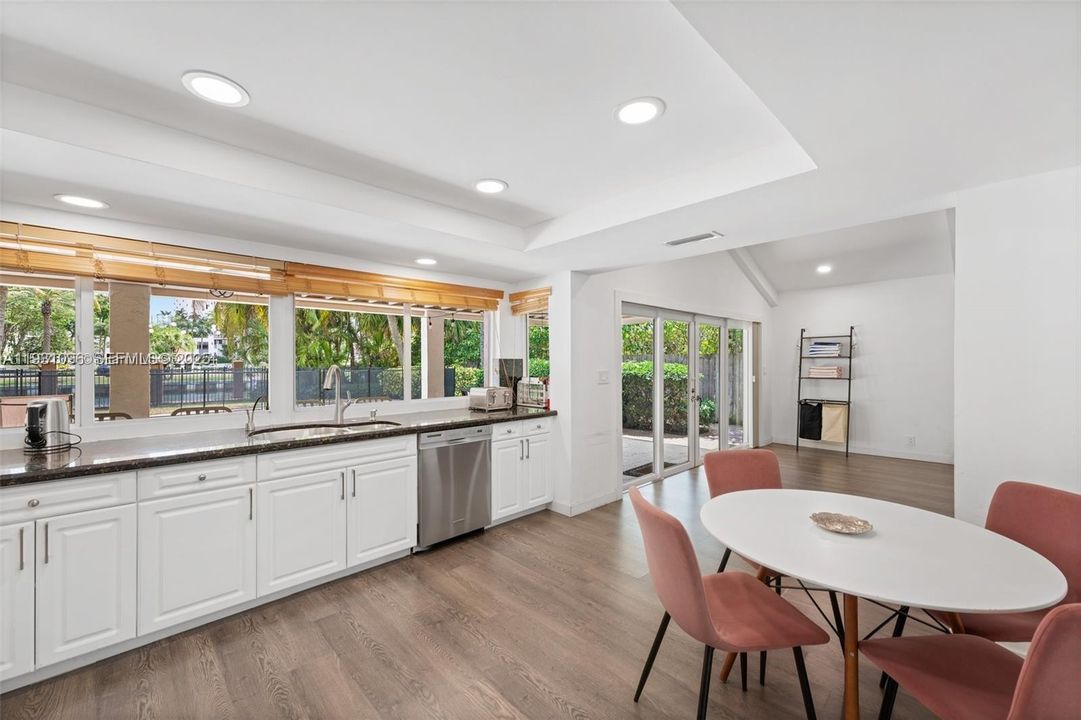 待售: $2,999,999 (5 贝兹, 3 浴室, 3828 平方英尺)