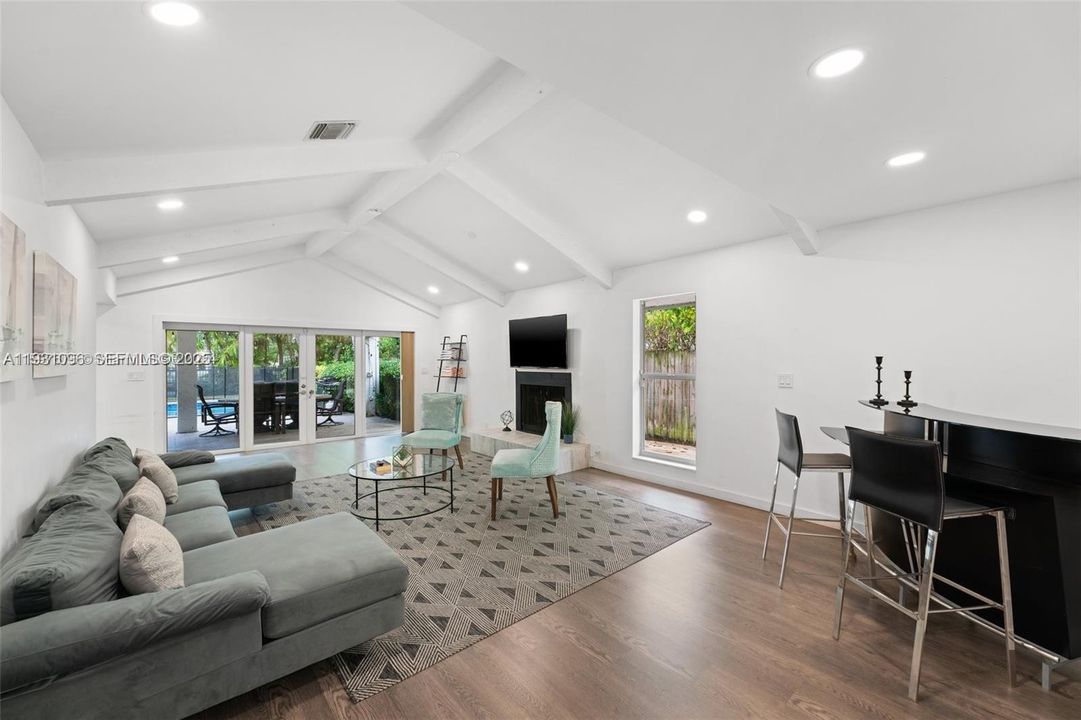 待售: $2,999,999 (5 贝兹, 3 浴室, 3828 平方英尺)