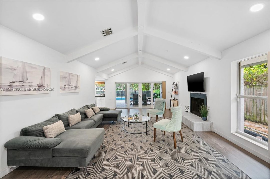 待售: $2,999,999 (5 贝兹, 3 浴室, 3828 平方英尺)