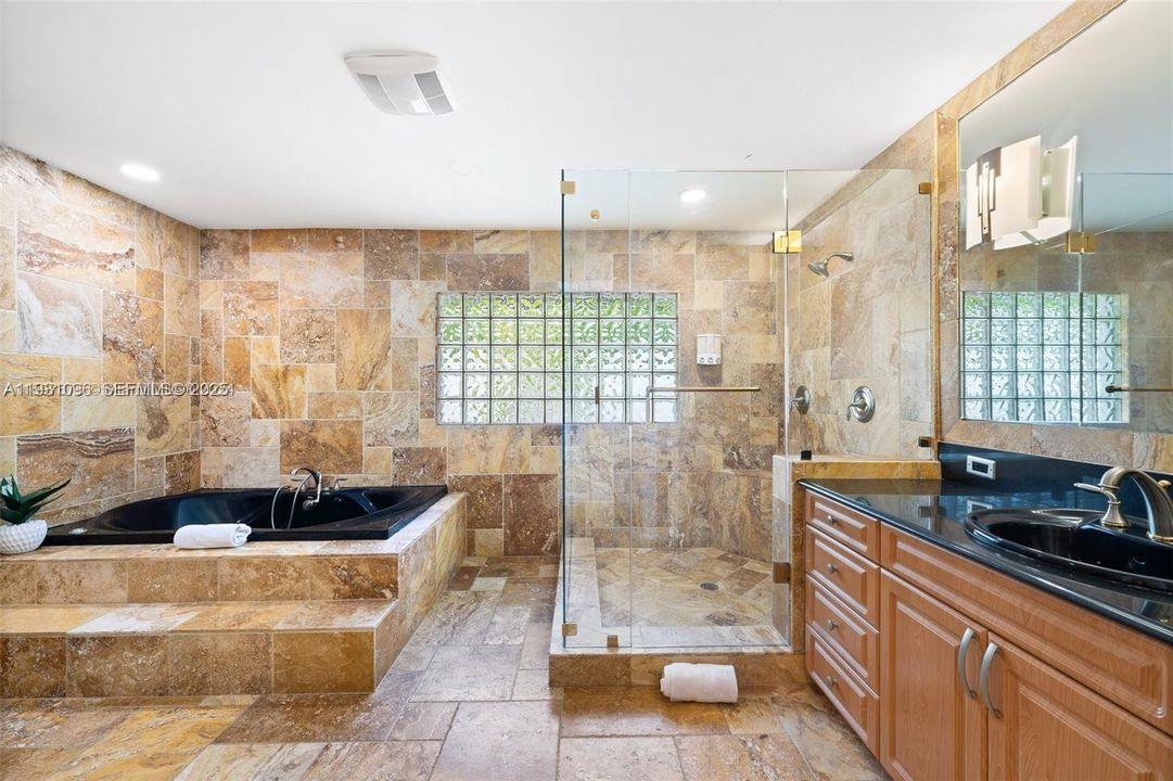 待售: $2,999,999 (5 贝兹, 3 浴室, 3828 平方英尺)