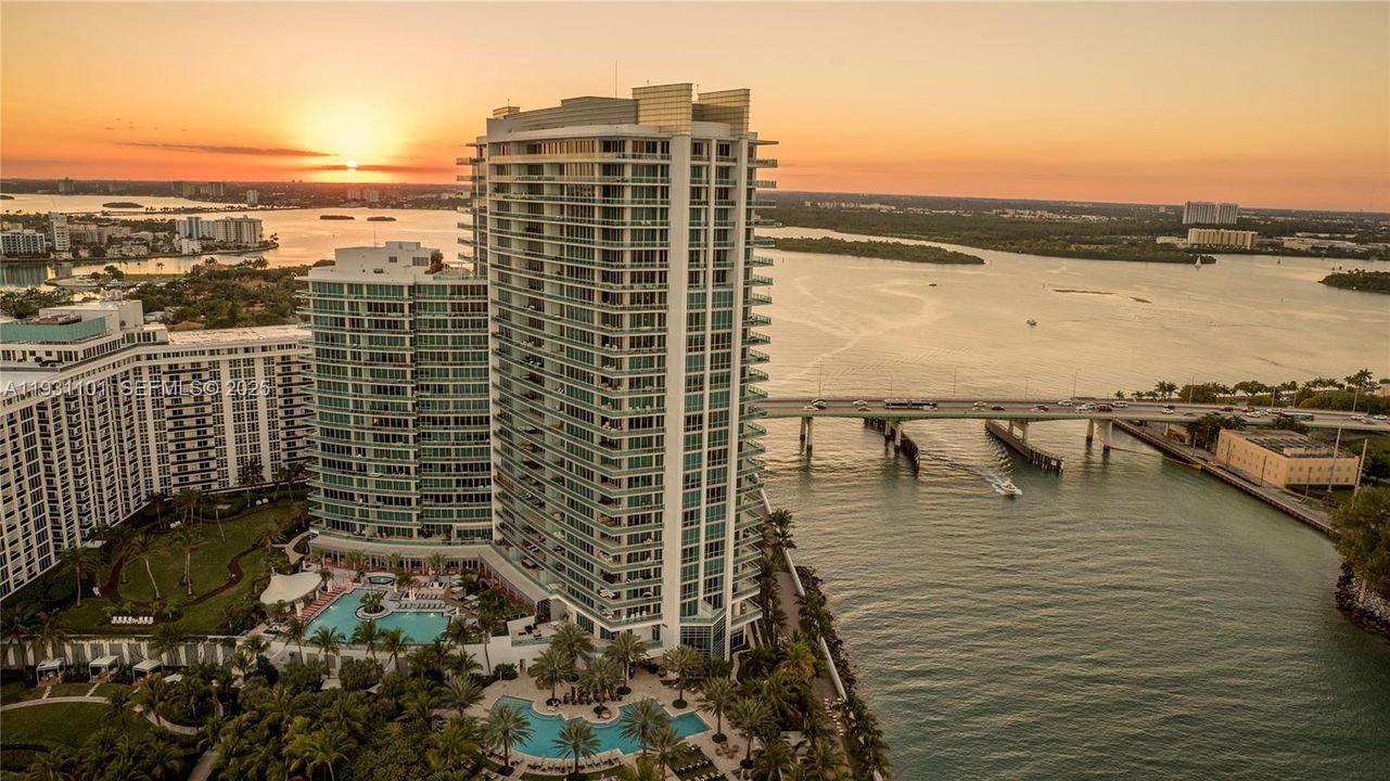 For Sale: $5,700,000 (3 beds, 3 baths, 3105 Square Feet)