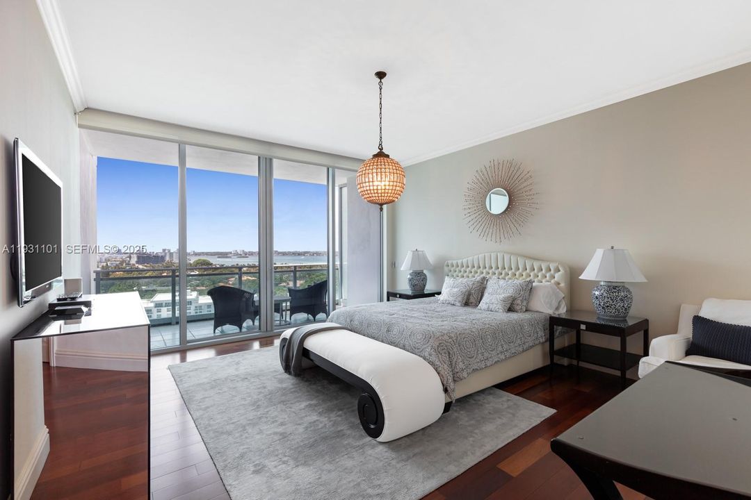 For Sale: $5,700,000 (3 beds, 3 baths, 3105 Square Feet)