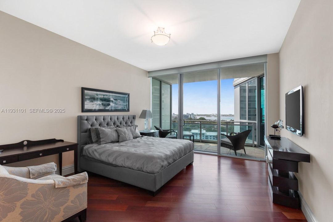 For Sale: $5,700,000 (3 beds, 3 baths, 3105 Square Feet)