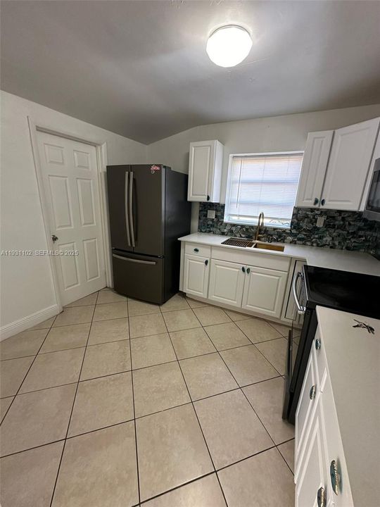 For Rent: $3,900 (4 beds, 2 baths, 1829 Square Feet)