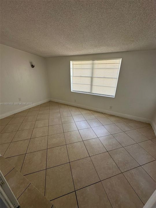 For Rent: $3,900 (4 beds, 2 baths, 1829 Square Feet)