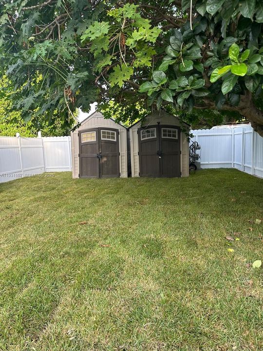 For Rent: $3,900 (4 beds, 2 baths, 1829 Square Feet)