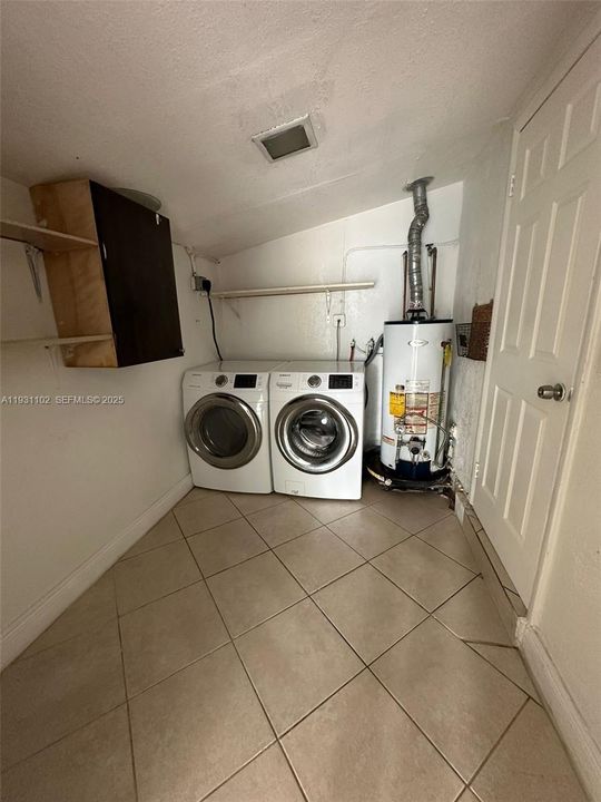 For Rent: $3,900 (4 beds, 2 baths, 1829 Square Feet)