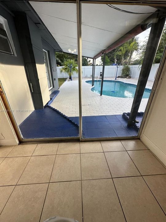 For Rent: $3,900 (4 beds, 2 baths, 1829 Square Feet)