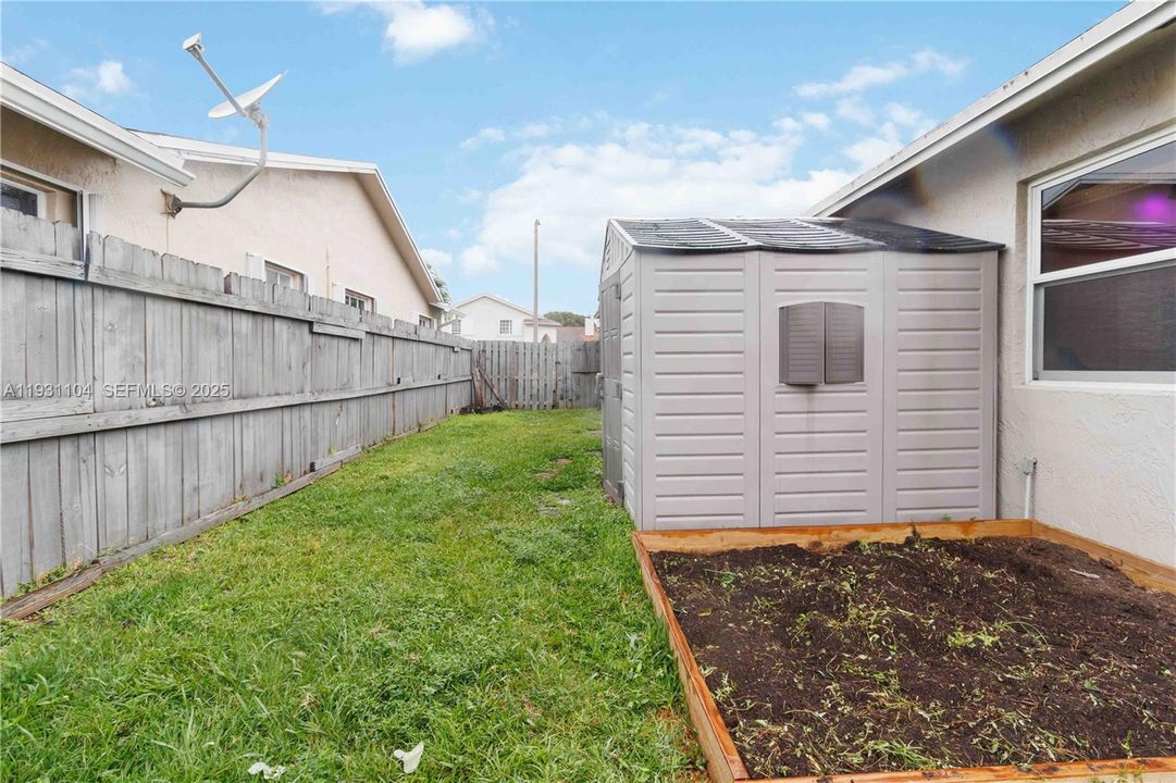 For Sale: $549,900 (3 beds, 2 baths, 1567 Square Feet)