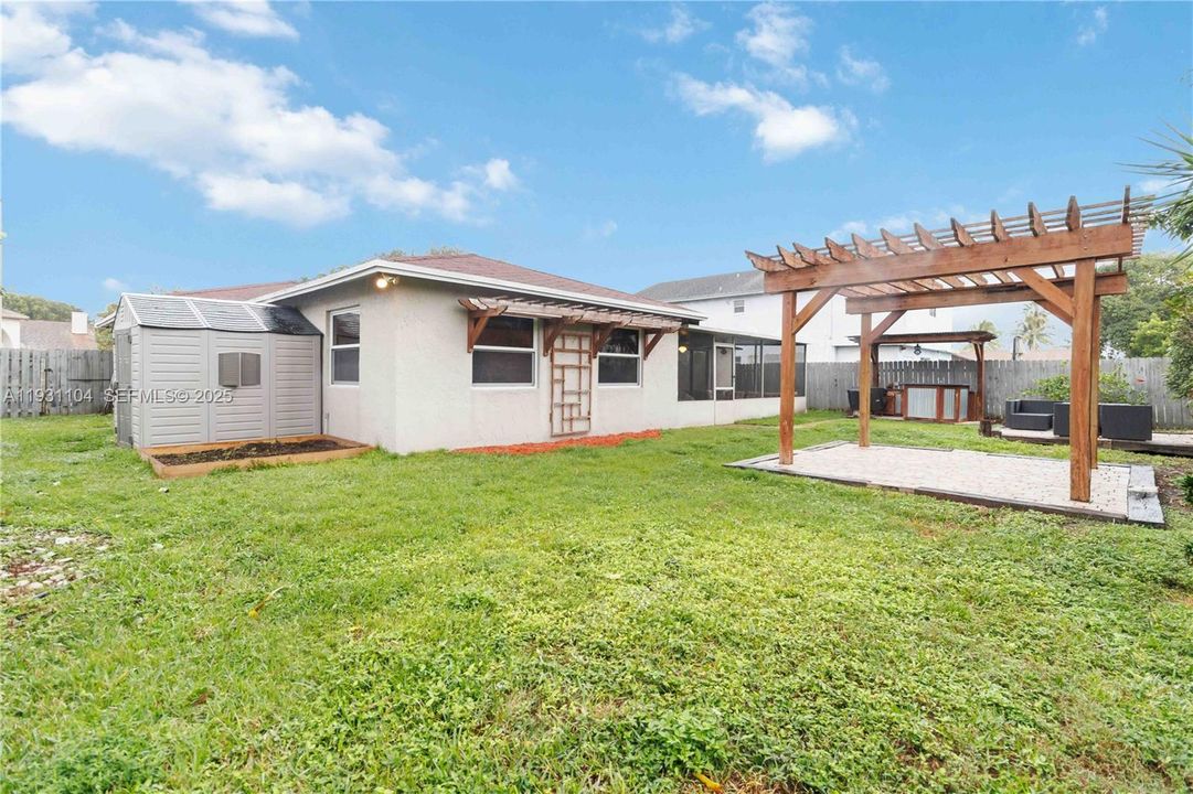 For Sale: $549,900 (3 beds, 2 baths, 1567 Square Feet)