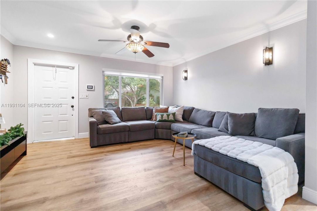 For Sale: $549,900 (3 beds, 2 baths, 1567 Square Feet)