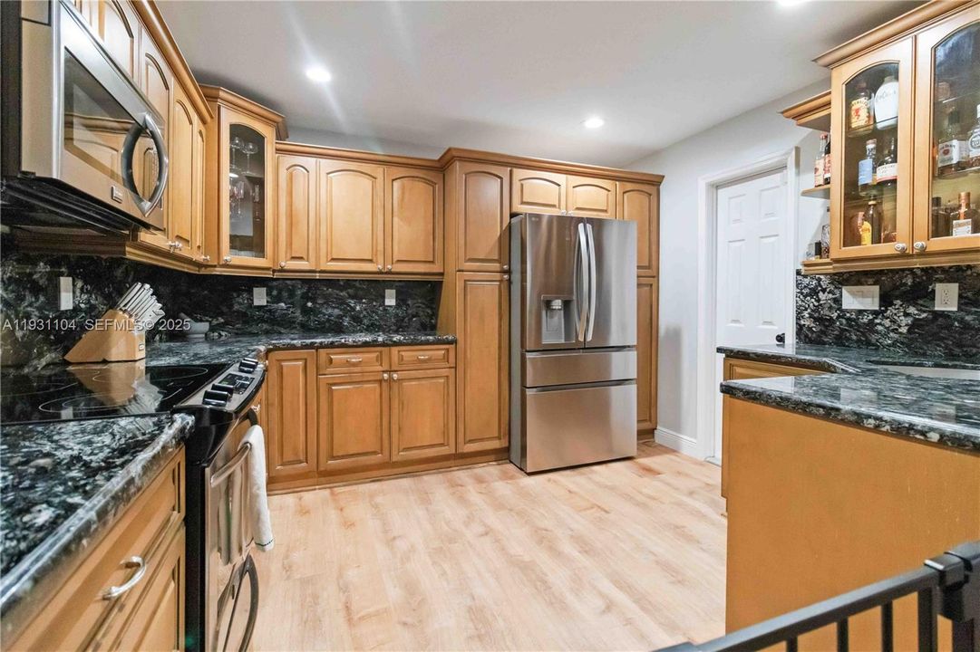 For Sale: $549,900 (3 beds, 2 baths, 1567 Square Feet)