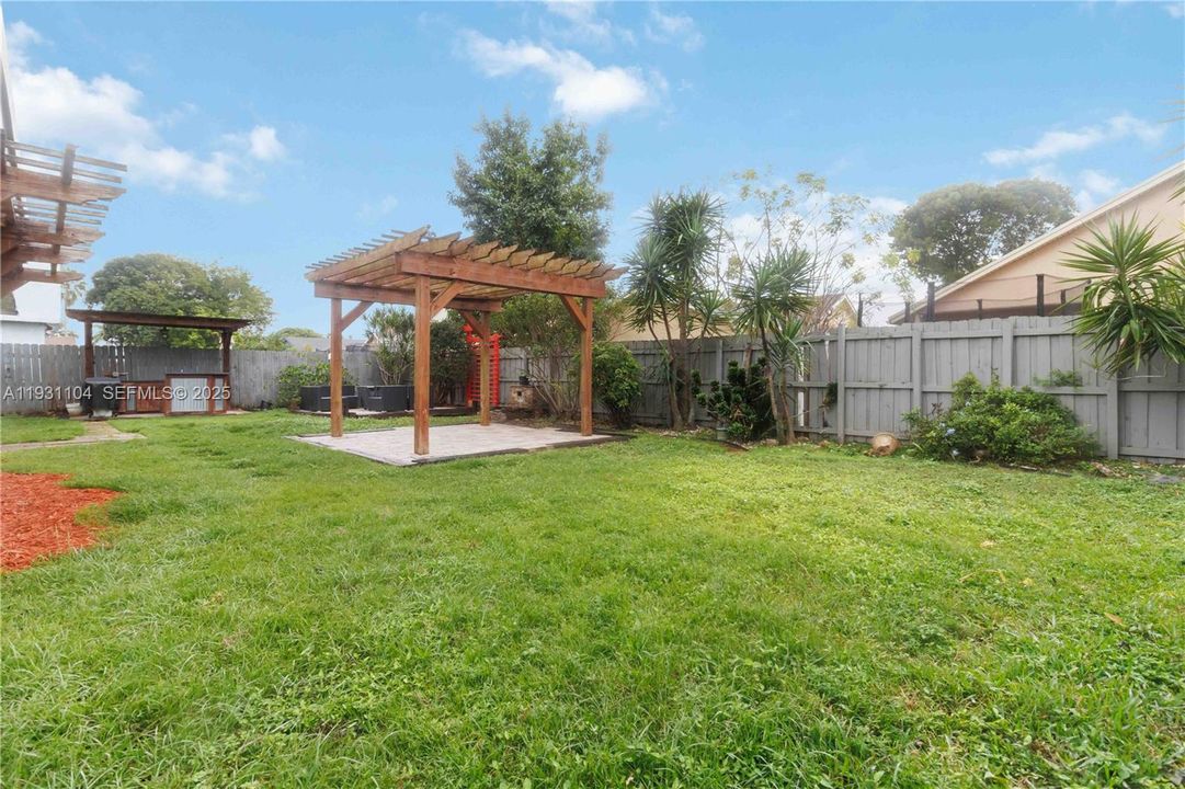 For Sale: $549,900 (3 beds, 2 baths, 1567 Square Feet)