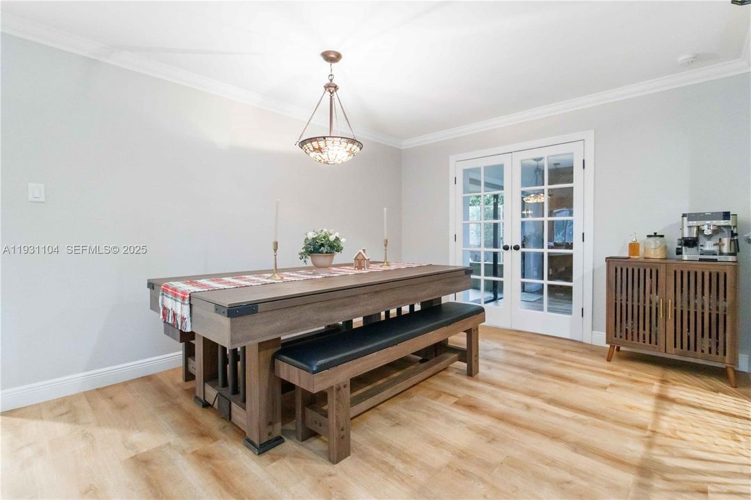 For Sale: $549,900 (3 beds, 2 baths, 1567 Square Feet)