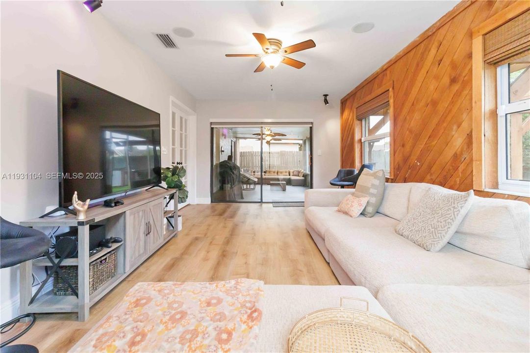 For Sale: $549,900 (3 beds, 2 baths, 1567 Square Feet)