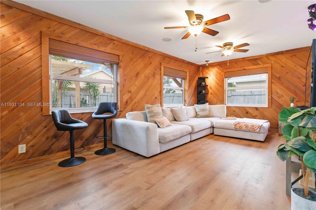 For Sale: $549,900 (3 beds, 2 baths, 1567 Square Feet)