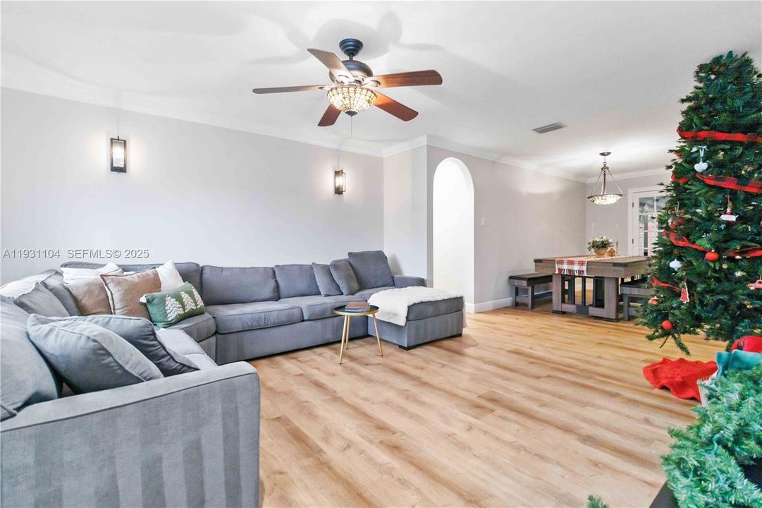 For Sale: $549,900 (3 beds, 2 baths, 1567 Square Feet)