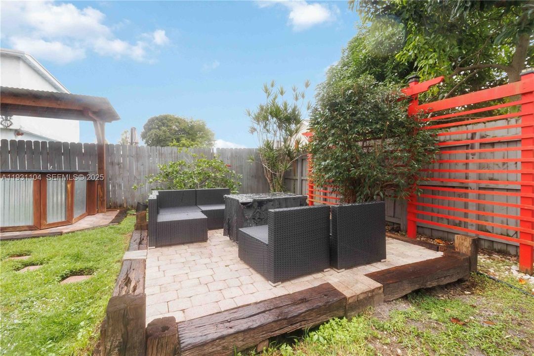 For Sale: $549,900 (3 beds, 2 baths, 1567 Square Feet)