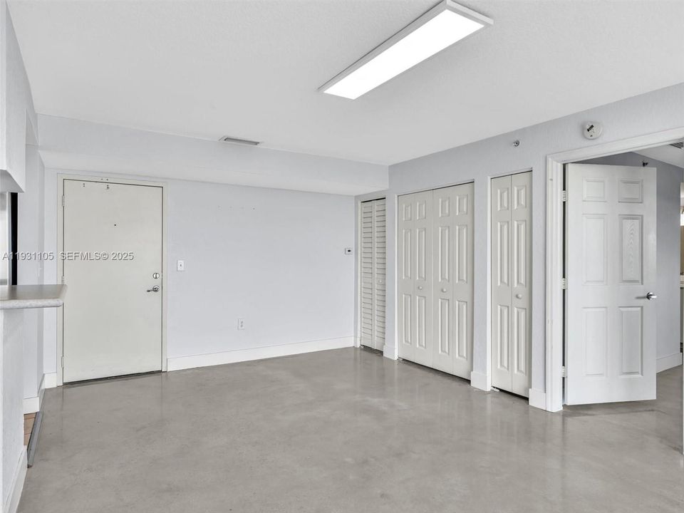 出租: $2,300 (2 贝兹, 2 浴室, 891 平方英尺)