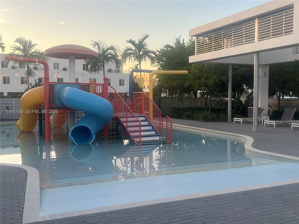 En Renta: $3,750 (3 camas, 3 baños, 1781 Pies cuadrados)