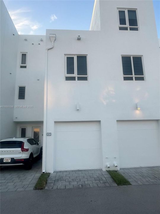 En Renta: $3,750 (3 camas, 3 baños, 1781 Pies cuadrados)