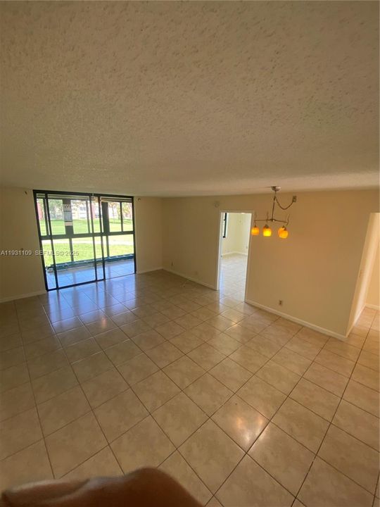 出租: $1,900 (2 贝兹, 2 浴室, 1000 平方英尺)