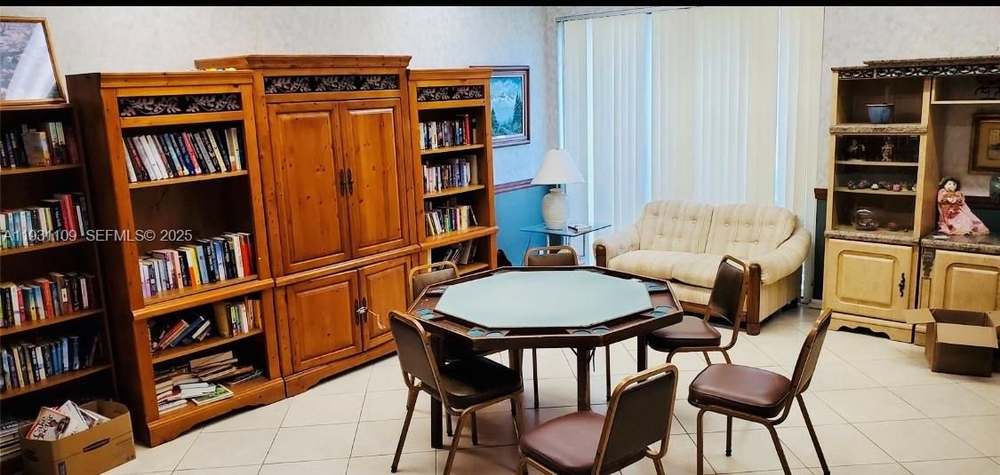 出租: $1,900 (2 贝兹, 2 浴室, 1000 平方英尺)