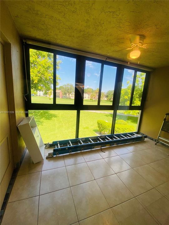 出租: $1,900 (2 贝兹, 2 浴室, 1000 平方英尺)