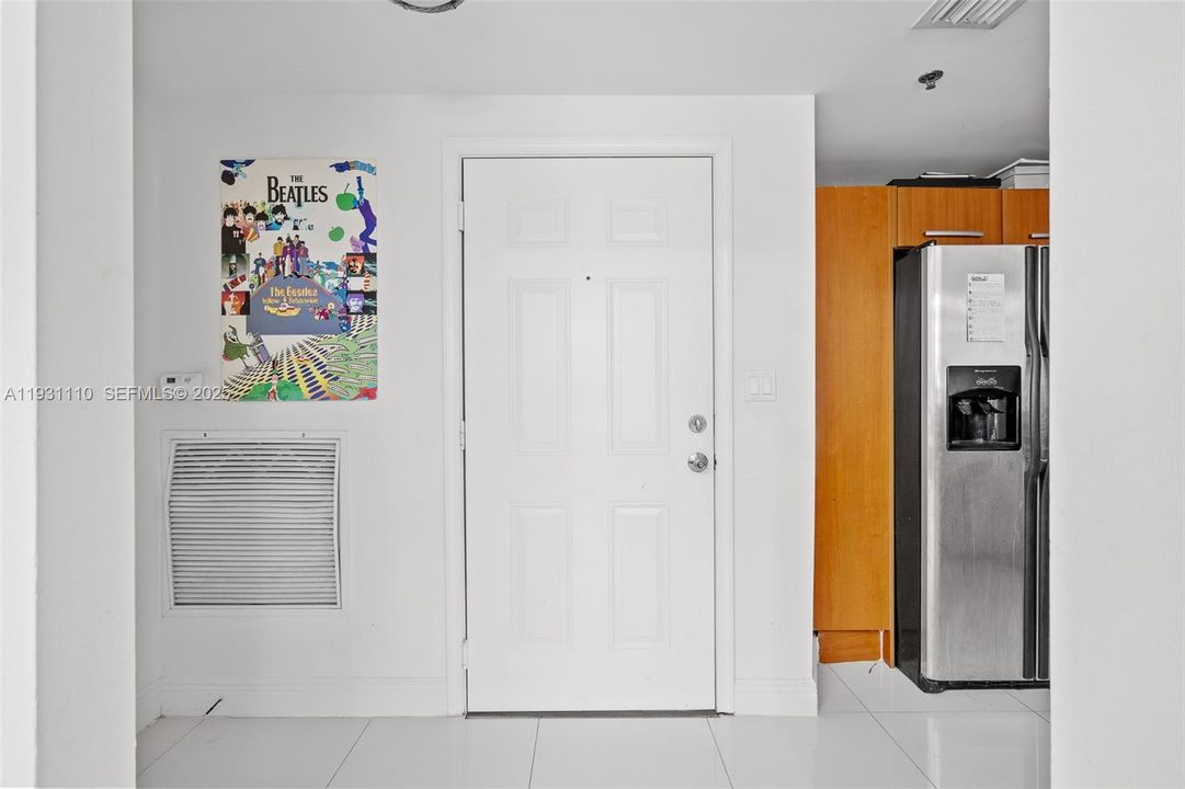 For Rent: $2,800 (1 beds, 1 baths, 790 Square Feet)