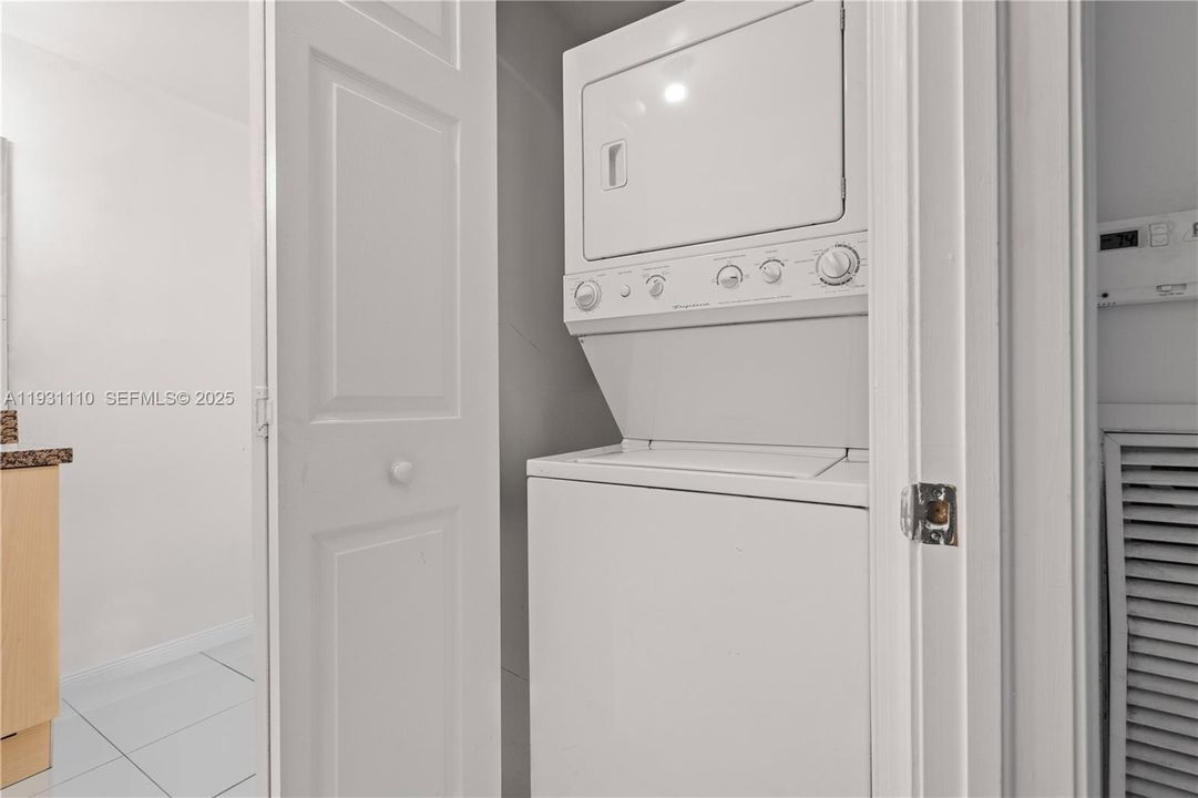 For Rent: $2,800 (1 beds, 1 baths, 790 Square Feet)