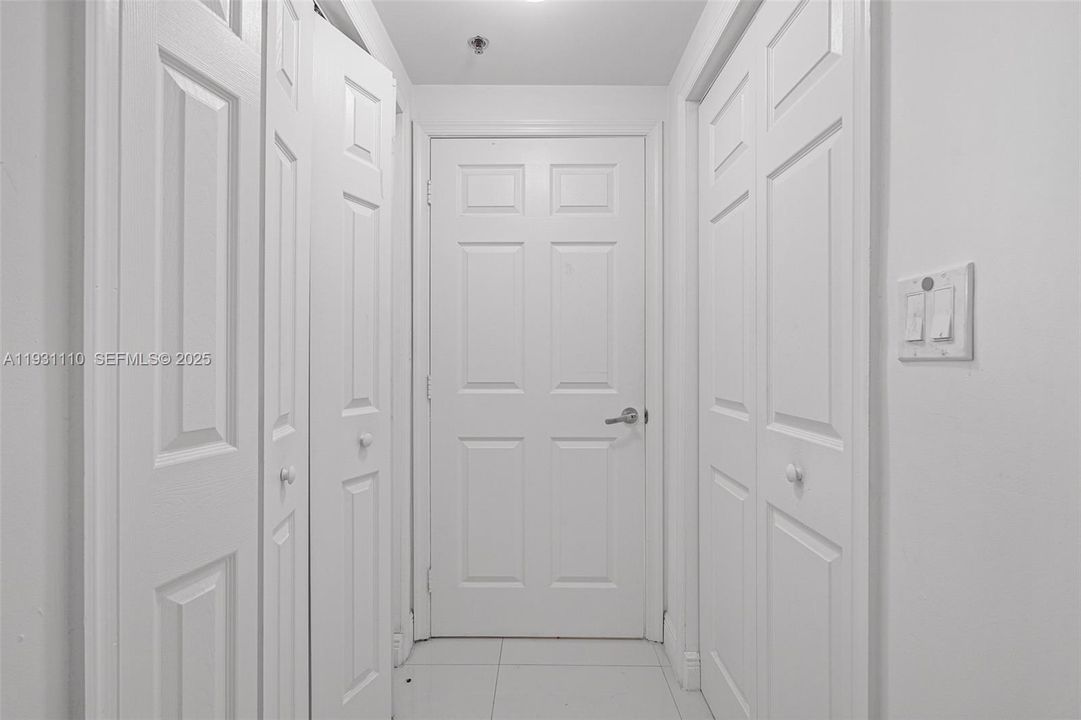 For Rent: $2,800 (1 beds, 1 baths, 790 Square Feet)