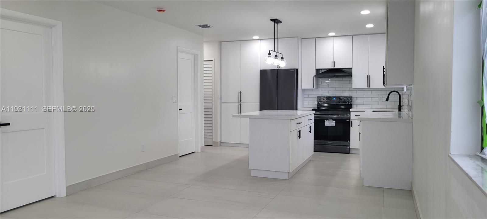 For Rent: $2,800 (2 beds, 1 baths, 1485 Square Feet)