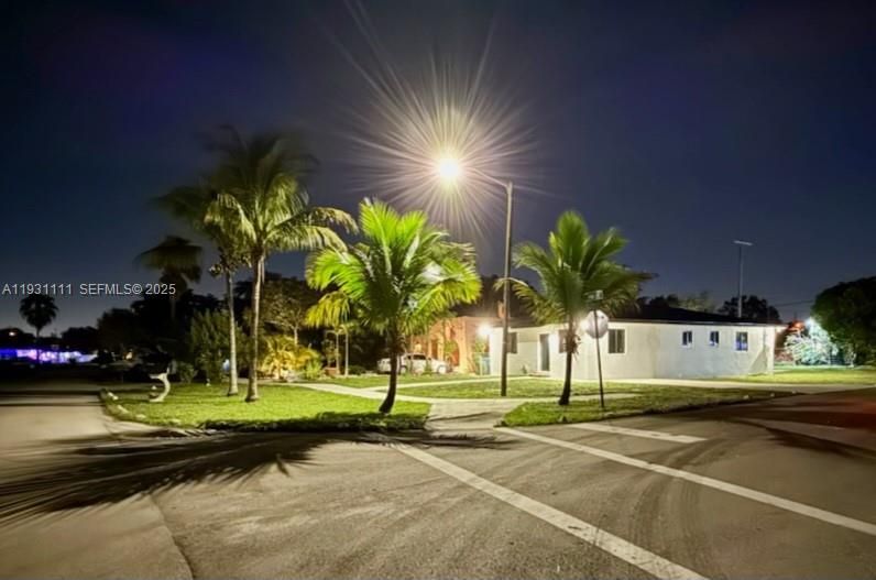 For Rent: $2,800 (2 beds, 1 baths, 1485 Square Feet)