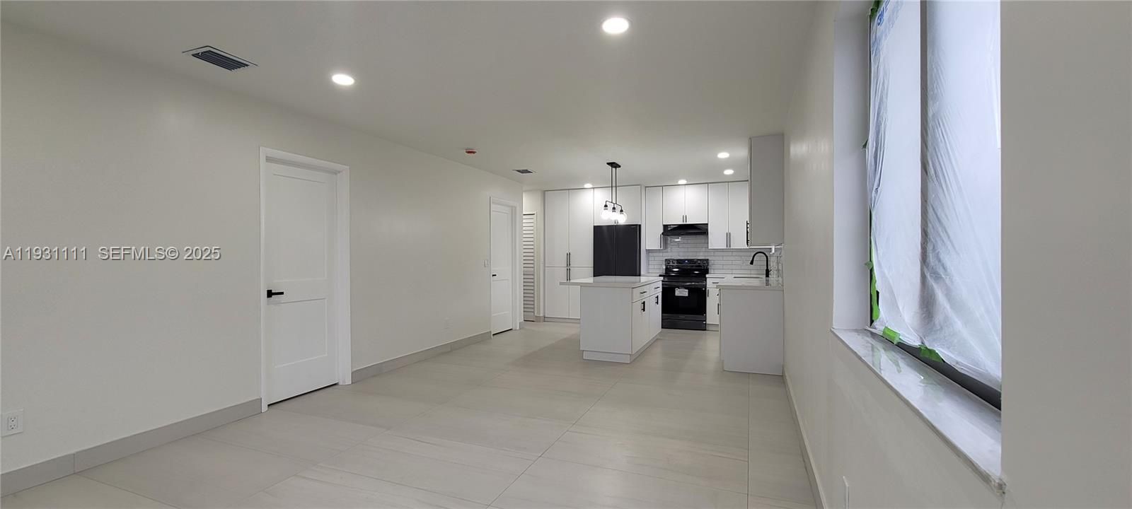 For Rent: $2,800 (2 beds, 1 baths, 1485 Square Feet)