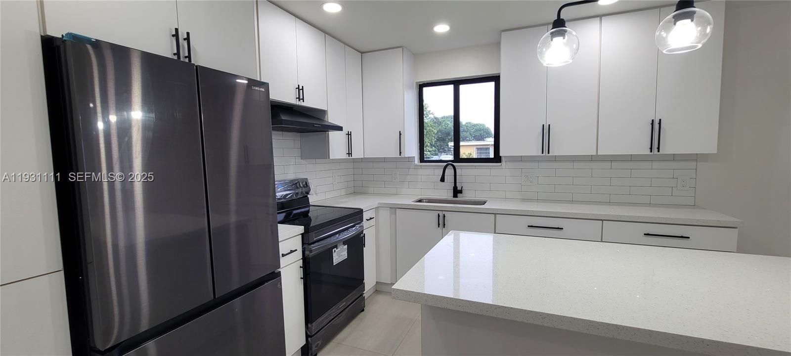 For Rent: $2,800 (2 beds, 1 baths, 1485 Square Feet)