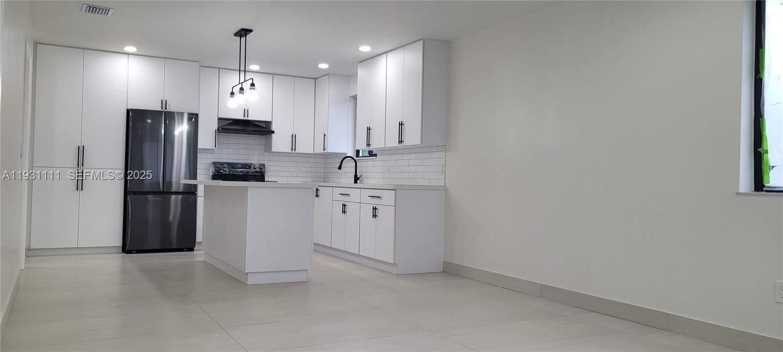 For Rent: $2,800 (2 beds, 1 baths, 1485 Square Feet)