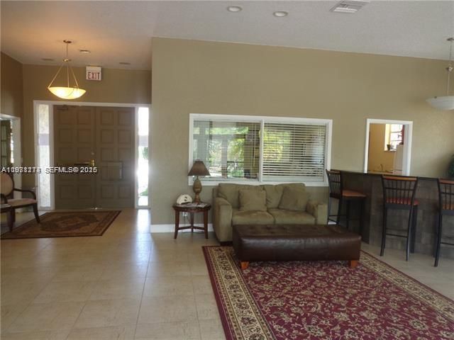 En Venta: $237,000 (2 camas, 2 baños, 807 Pies cuadrados)