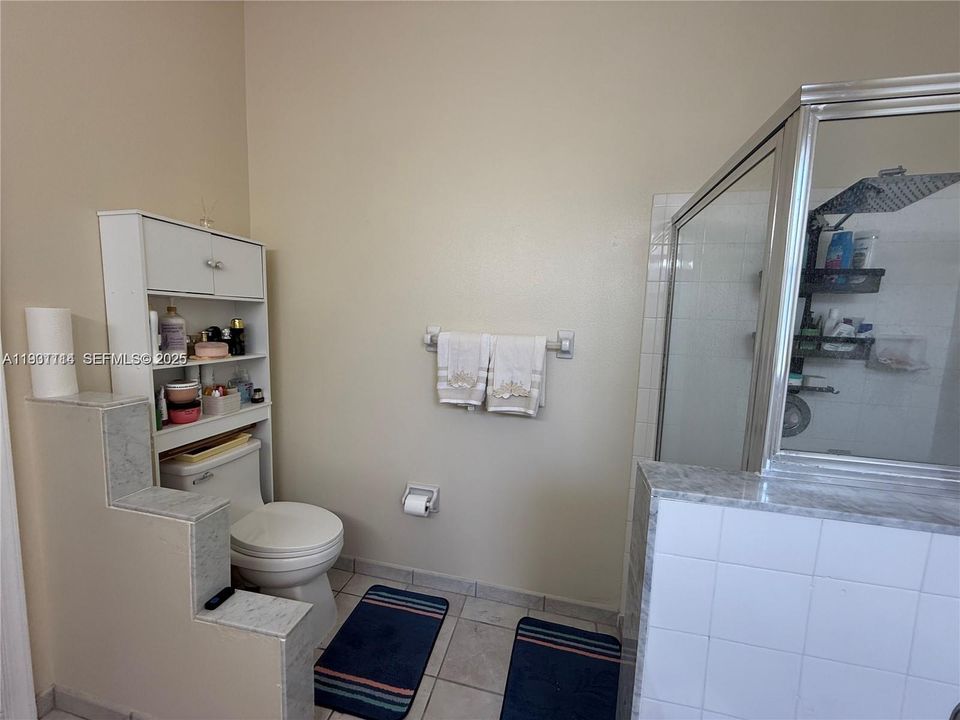 En Venta: $540,000 (4 camas, 2 baños, 1815 Pies cuadrados)