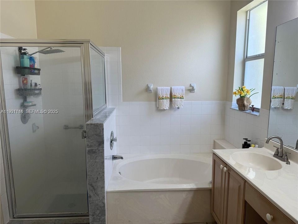 En Venta: $540,000 (4 camas, 2 baños, 1815 Pies cuadrados)